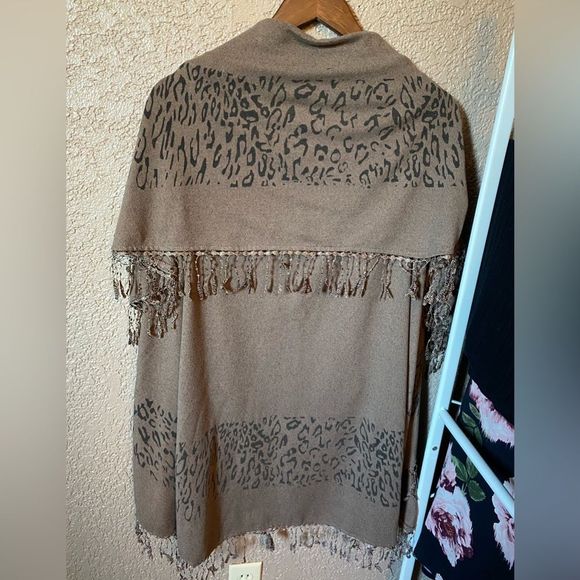 Papillon Shawl - Picture 2 of 6